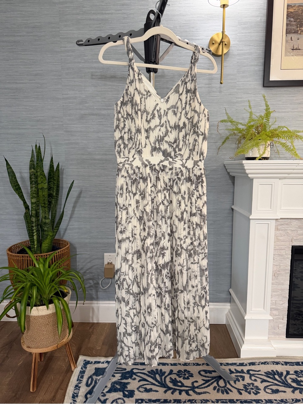 Banana Republic White and Gray Printed Pleated Maxi Dress